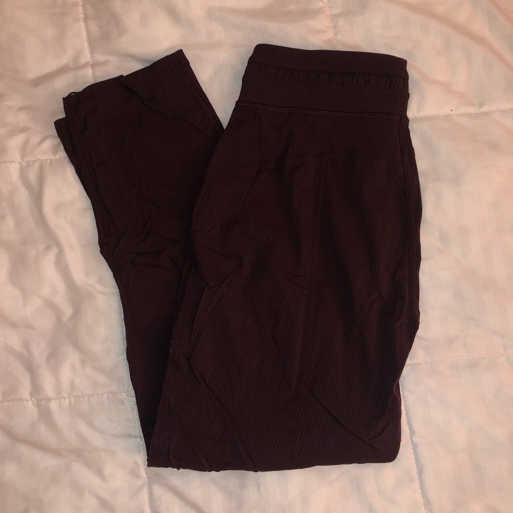 Maroon lululemon dance studio crop size 4
